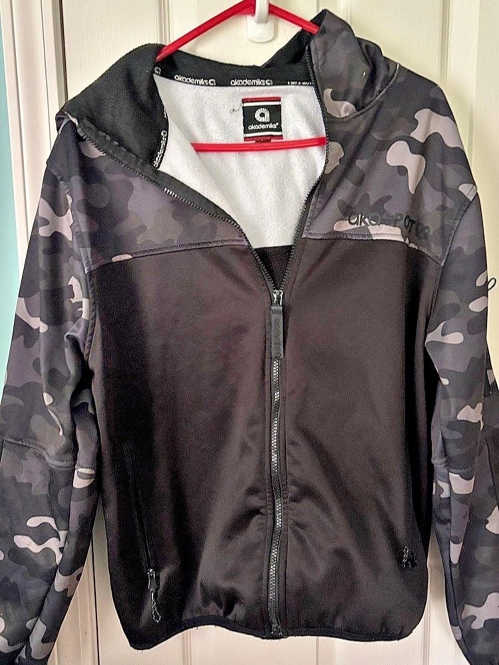 akademiks Men's Camo Windbreaker Like New